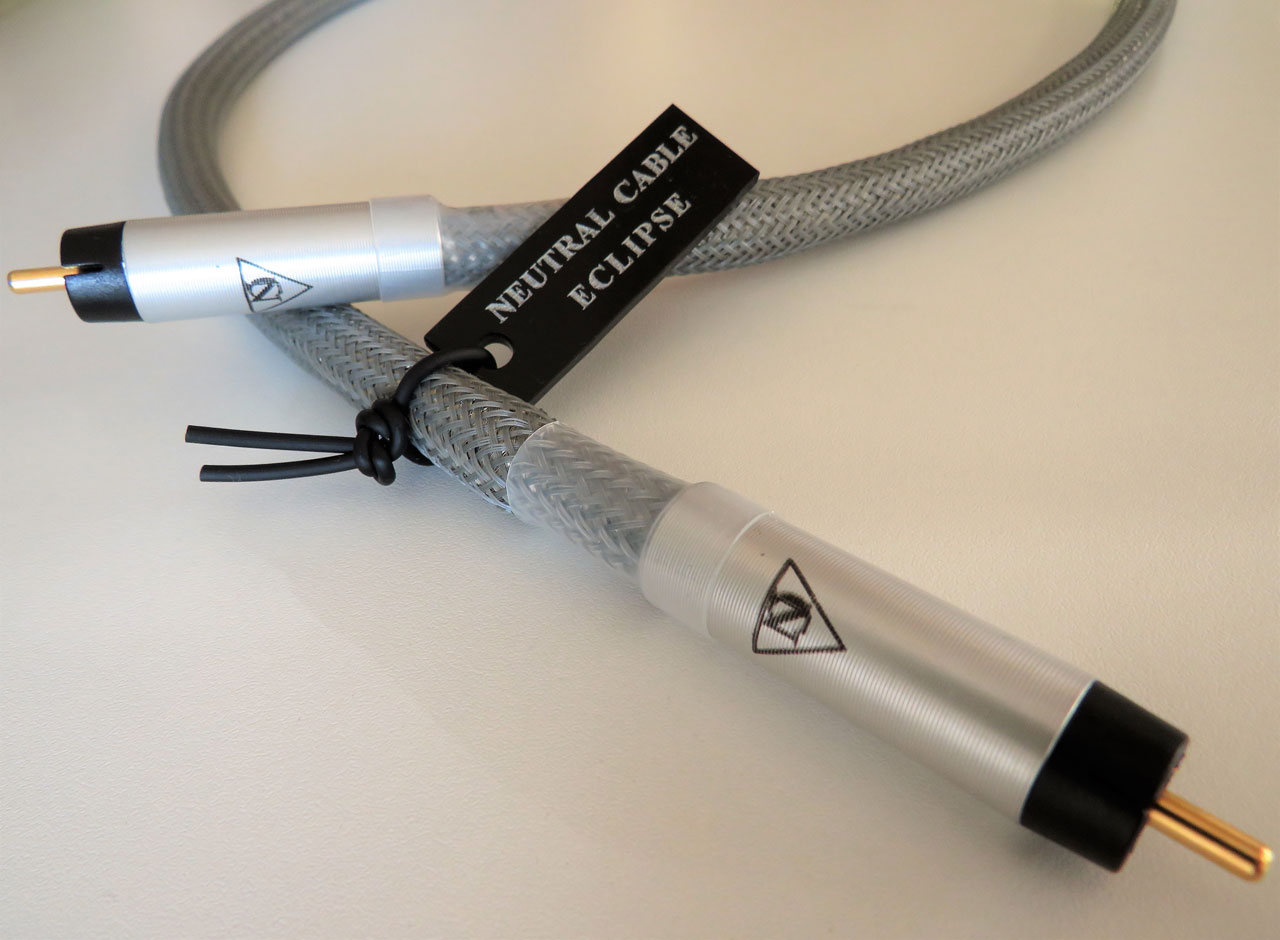 Cavo segnale rca audio Neutral Cable Eclipse con connettori rca con copertura argentata, con etichetta Neutral Cable Eclipse.